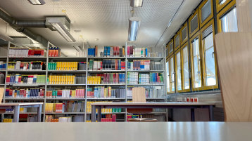 Ein Lernplatz im Lesesaal (Bild: TH Köln/ Alina Beier)