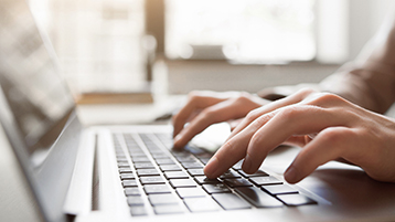 Online-Bewerbung (Bild: istock.com/golubovy) Online-Bewerbung (Bild: istock.com/golubovy)